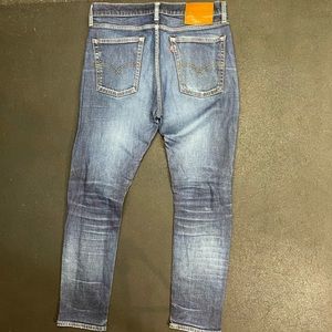 Men's Levi 33 X 30 510 Skinny Light Blue Jeans. small tear in one knee